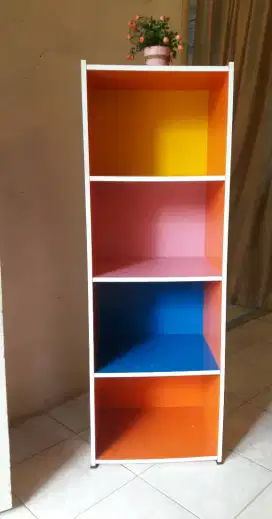 Lemari serbaguna bahan kayu