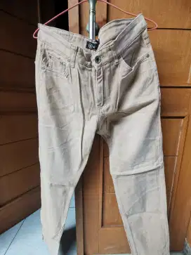 Celana chino pria