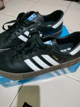 Sepatu Second Rasa baru