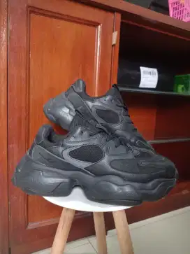 Sneakers PROSPECS Triple Black stock langka