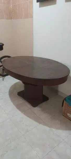 Meja makan kayu jati oval antik