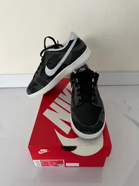 Nike dunk low PRM zebra