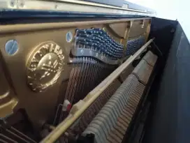 Yamaha piano U3H warna hitam