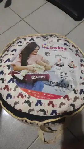 Bantal ibu menyusui snobby