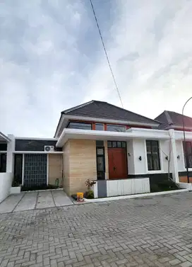 Rumah Idaman Lingkungan Perumahan dekat Jalan Raya Tajem