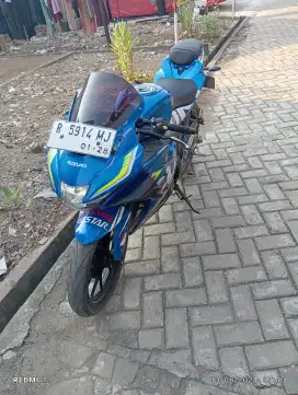 Suzuki GSX R150 Biru