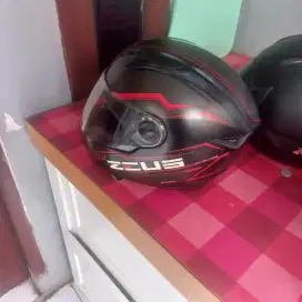 Helm zeeus  310 likenew