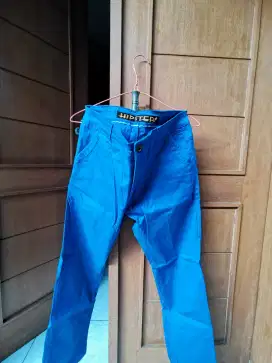 Celana chino pria