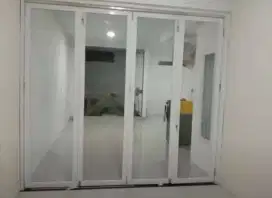 Pintu kaca alumunium