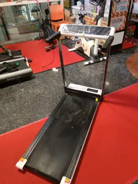 Treadmill elektrik bekas display toko bergaransi