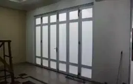 Pintu lipat kaca alumunium