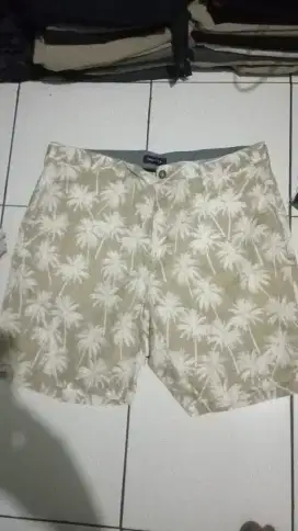 nautica size 36, LP: 47cm,kondisi baru,jual 100k