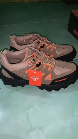 SEPATU HIKING MERK RUBTRACK