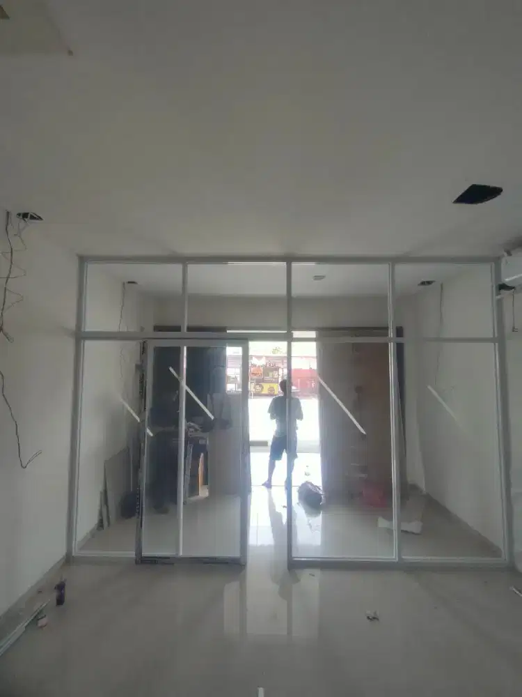 Partisi alumunium kaca