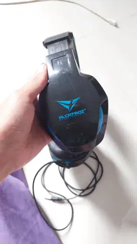 Headset headphone earphon gaming merek alcatroz