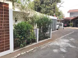 Dijual Rumah terang, Asri dan tenang di Kebayoran Lama