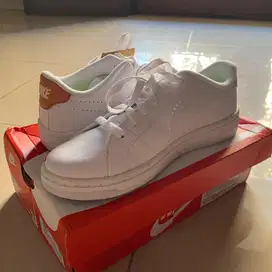 NIKE COURT ROYALE 2 NN