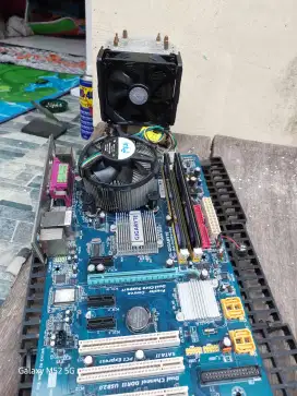 Gigabytes ga 945pl s3g core duo e6600 plus ram corsair