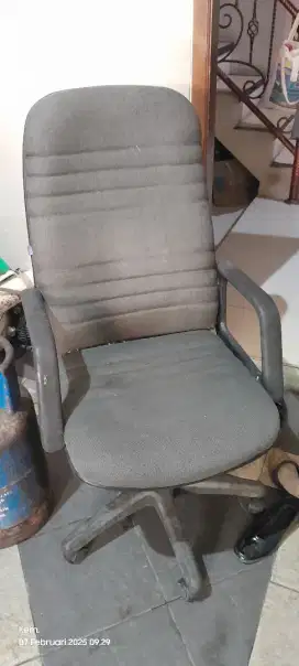 Kursi Kantor Direktur Bekas Murah
