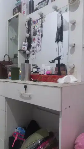 Meja Rias Warna Putih