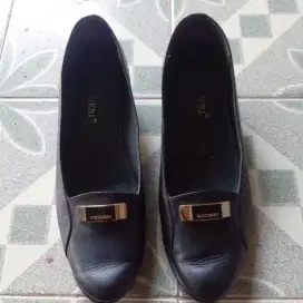 Sepatu pantofel bucherri
