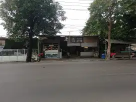 Dijual Rumah Strategis Pinggir Jalan Raya