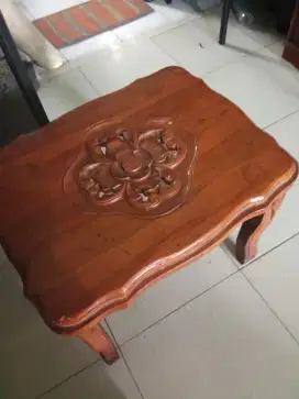 Dijual meja kecil biasa