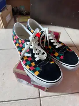 Sepatu vans barang langka size 42 BNIB