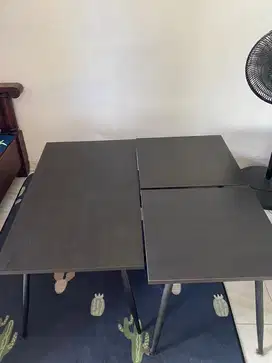 Meja untuk makan dan depan tipi