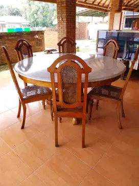 meja makan marmer