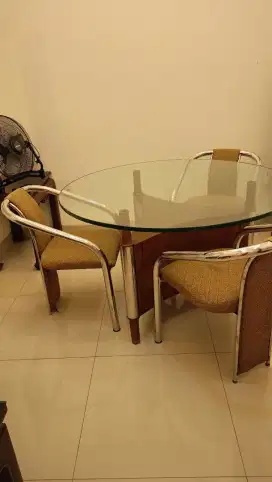 Meja makan jati stainless bundar kaca tebal