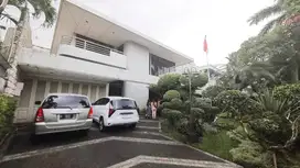 Rumah  Pondok Indah, jalan raya, jakarta selatan