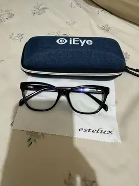 kacamata wanita iEye