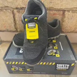 Sepatu safety jogger shoes