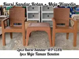Kursi teras plastik
