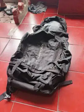 Ransel besar hitam merk Tracker.