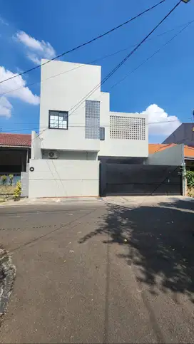 Rumah megah indah di duren sawit siap huni LT 200 LB350-400