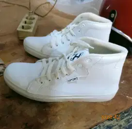 Sepatu Converse merk sport