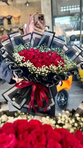 Bouquet Buket Bucket Bunga Mawar Fresh Kado Hadiah Valentine Wisuda