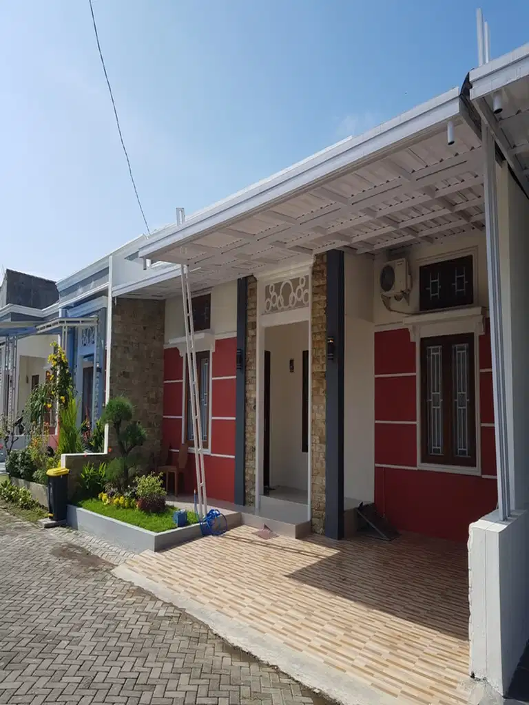 RUMAH AMIRA TOWN HOUSE DI HARJOSARI SLAWI, DEKAT DENGAN JALAN RAYA