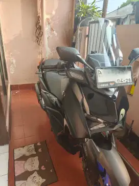 YAMAHA New Xmax conected premium black 2024
