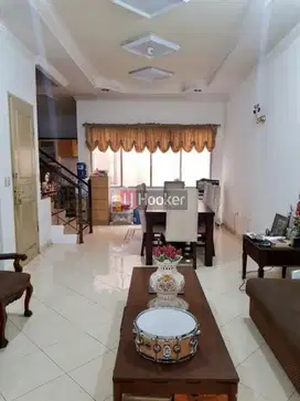RUMAH DI KOMPLEK GADING SURYA AREA KELAPA GADING