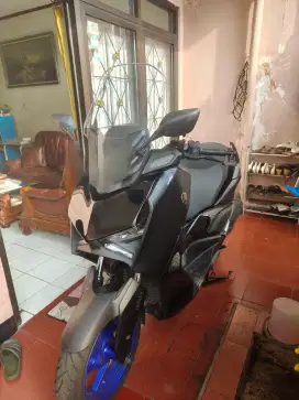X-Max conected premium black
