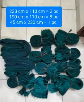 Tirai jendela hijau daun