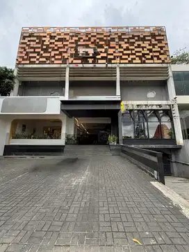 Dijual gedung komersil 3 lantai cck buat invest di kemang