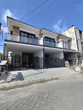 Rumah Baru Ketintang Baru Unit Hook, Blok Depan Selangkah ke A.Yani