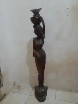 PATUNG WANITA KAYU JATI
