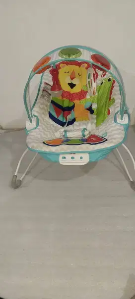 bouncer mainan bayi FISHER PRICE kick and play musical