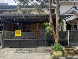 Di Sewakan Rumah 2 Lantai Luas dan Terawat Furnish