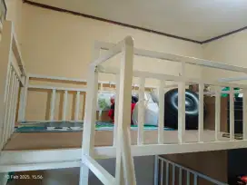 Ranjang tingkat atau tempat tidur tingkat